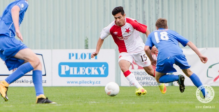Millimizin futbolçusu Çexiyada bombardir oldu