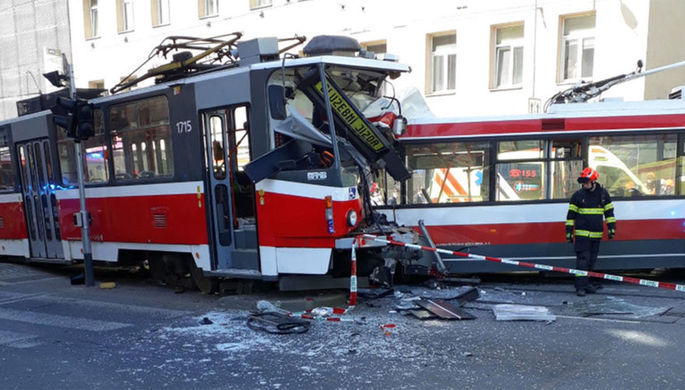 Çexiyada tramvayla trolleybus toqquşub, 40 nəfər yaralanıb