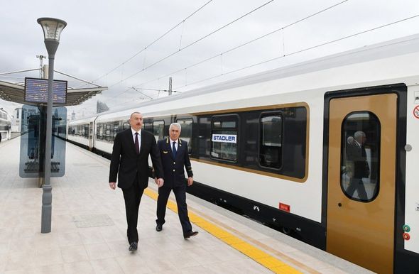 Prezident İlham Əliyev Bakı-Tbilisi-Qars qatarı ilə tanış olub – FOTO