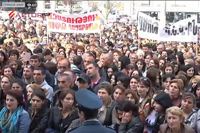 Yerevanda aksiya iştirakçıları ilə polis arasında toqquşma olub  – VİDEO -YENİLƏNİB-2