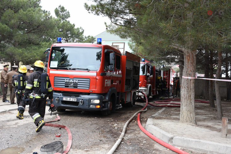 Bakıda məcburi köçkünlərin məskunlaşdığı binada yanğın söndürülüb – YENİLƏNİB – FOTO