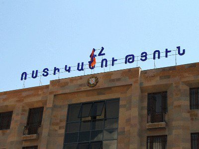 Yerevanın divarlarına “Saxtanikol” haştaqını yazan 5 gənc saxlanılıb