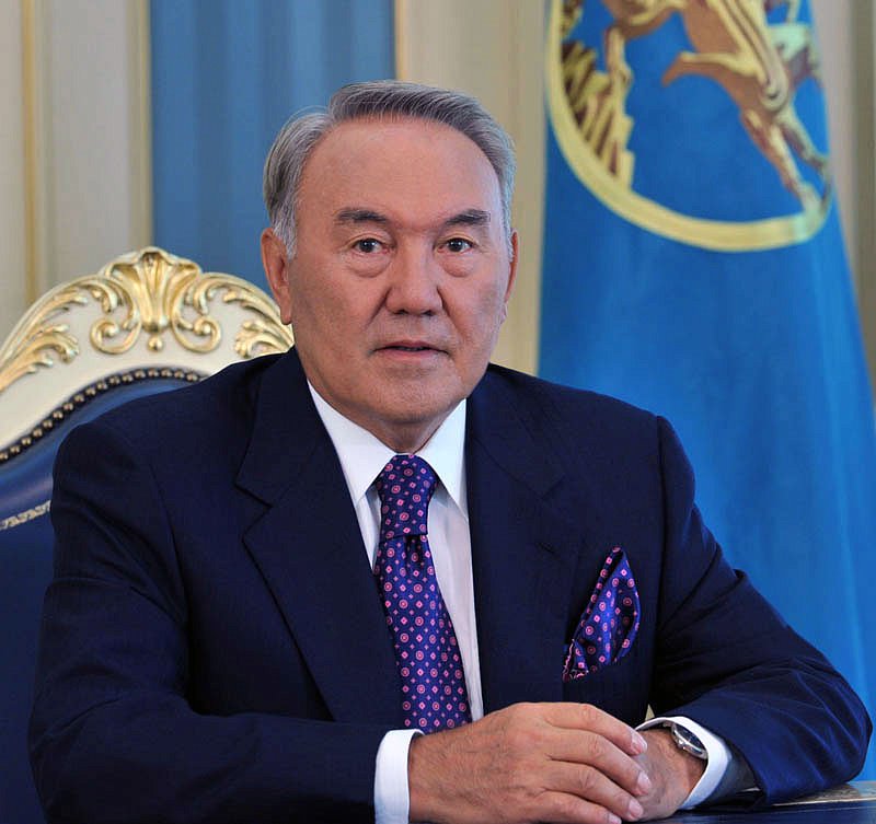 Nazarbayev “Nur Otan” Partiyasının qurultayında göz yaşlarını saxlaya bilməyib – VİDEO