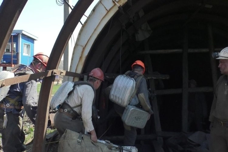 Donetskdə torpaq qatı altında qalmış 13 şaxtaçının meyiti çıxarılıb