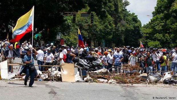 Venesuelada qarşıdurma: 50 yaralı var, 83 nəfər saxlanıldı – YENİLƏNİB