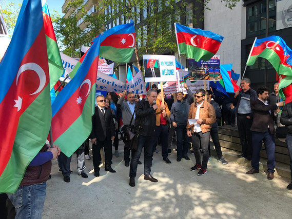 Azərbaycanlılar Brüsseldə Prezidentə dəstək aksiyası keçirib