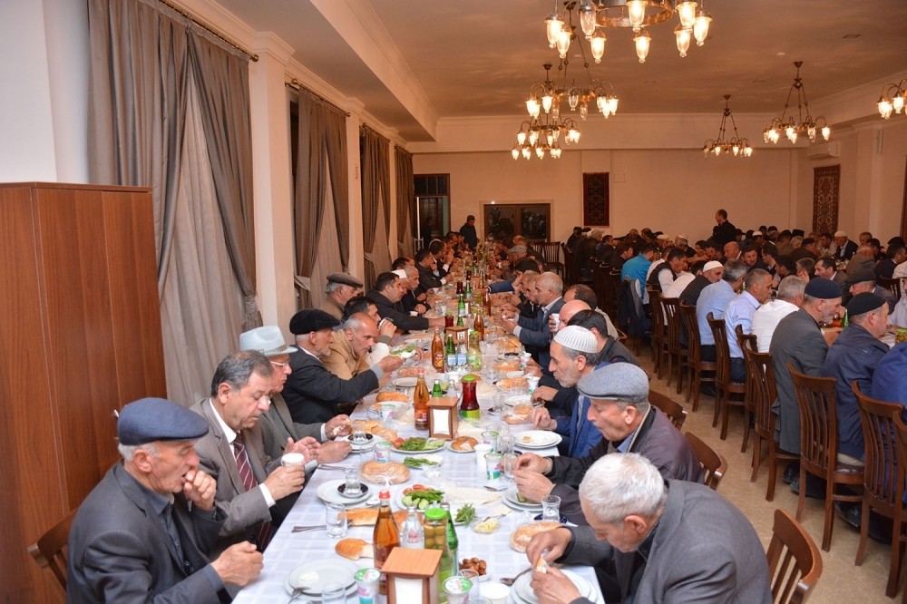 Heydər Əliyev Fondu müqəddəs Ramazan ayında rayonlarda iftar süfrələri təşkil edir