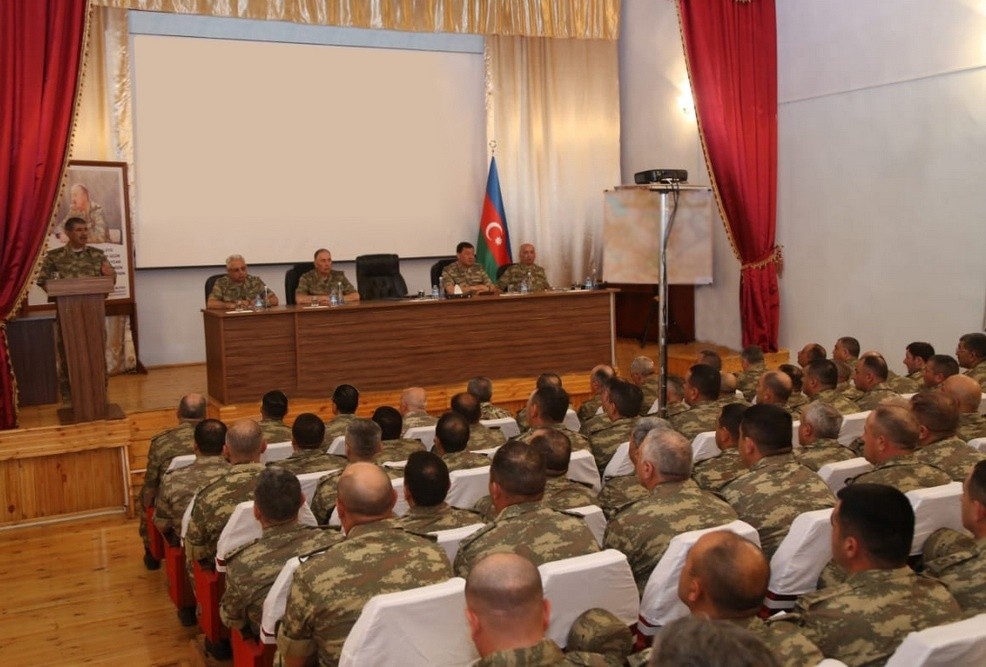 Zakir Həsənov düşmənin irimiqyaslı təxribatlarının qarşısını dərhal almaq barədə tapşırıq verib