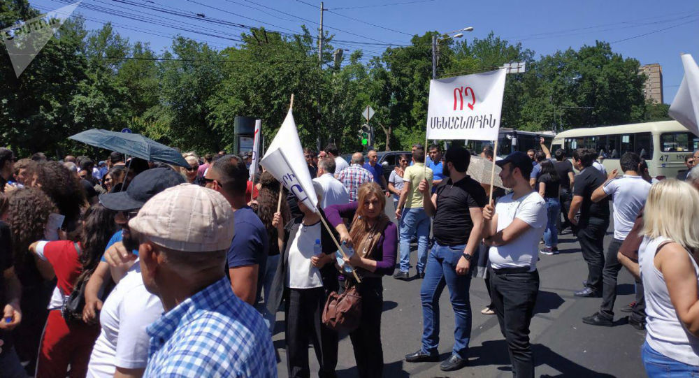 Yerevanda bukmeker kontorlarının əməkdaşları etiraz aksiyası keçirib