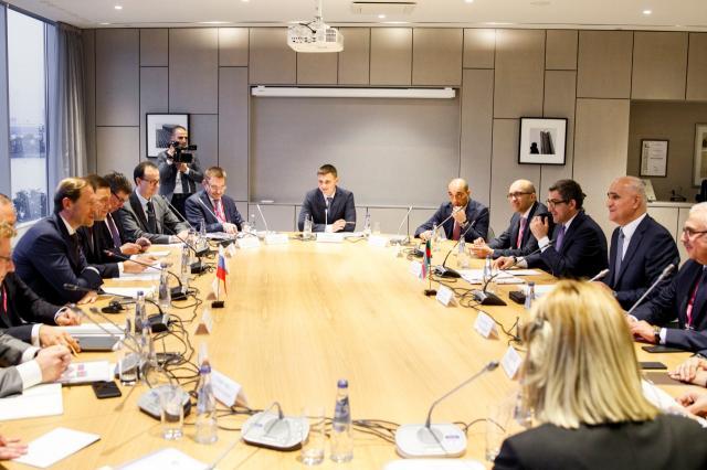 “Azərbaycanla Rusiya arasında ticarət dövriyyəsi artır” – Manturov