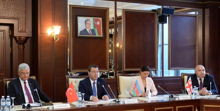 Azərbaycan-Türkiyə-Gürcüstan parlamentlərinin xarici əlaqələr komitələrinin üçtərəfli iclası keçirilir