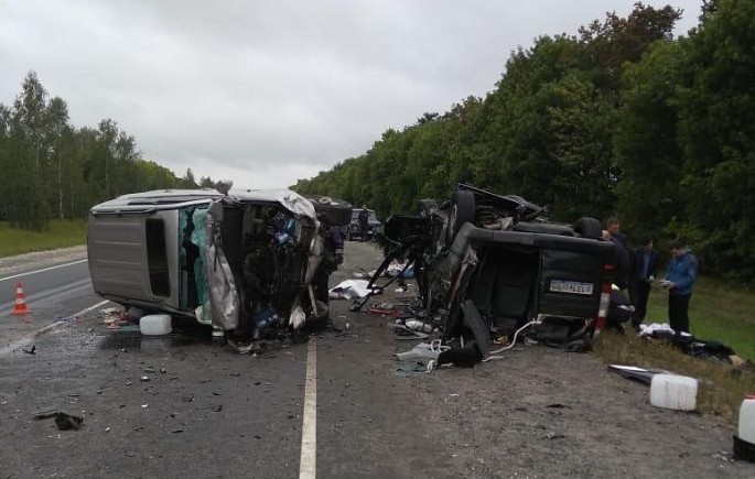 Mikroavtobus “Toyota” ilə toqquşdu: 7 ölü, 8 yaralı