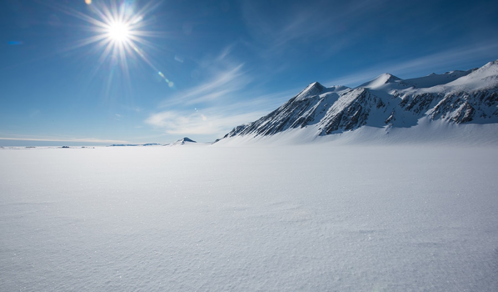 Antarktikada partlamış ulduzun tozu aşkar edilib