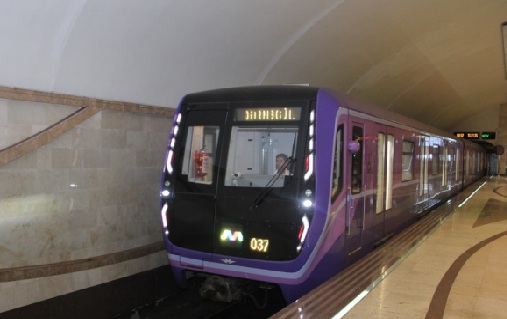 Yeni metro qatarları xəttə buraxıldı