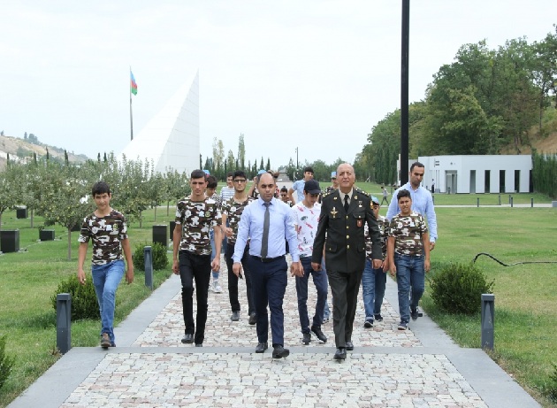 Yay istirahət düşərgəsinin iştirakçıları Quba Soyqırımı Memorial Kompleksini ziyarət edib