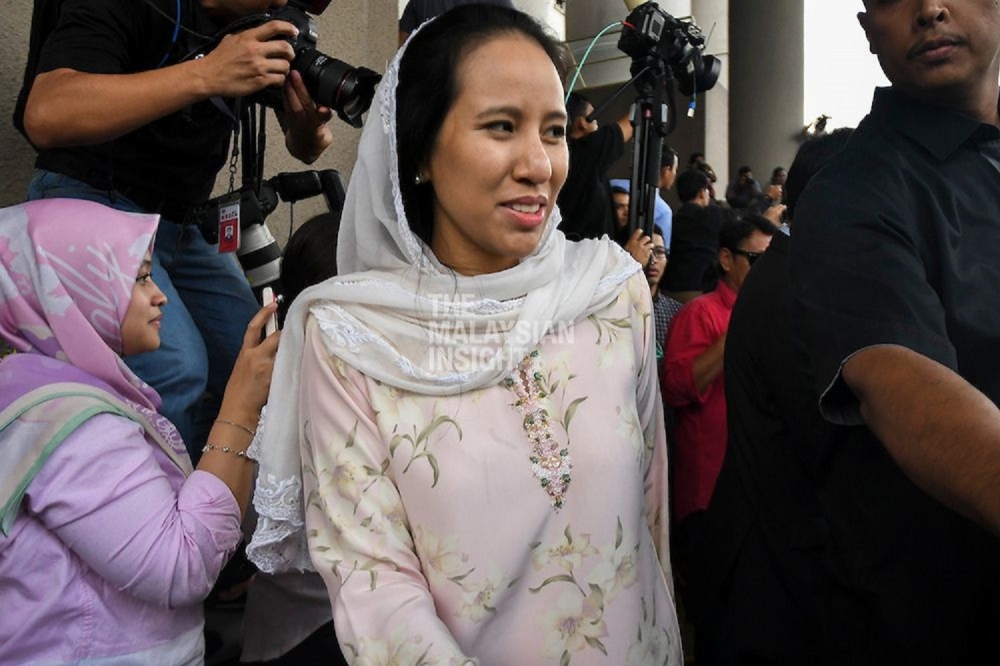 Malayziyanın sabiq Baş Nazirinin qızına qarşı vergidən yayınma ittihamı irəli sürülüb