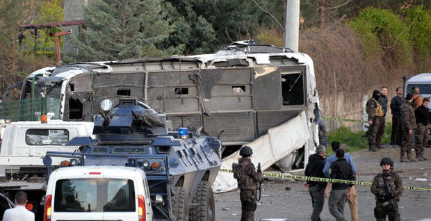 Türkiyədə dəhşətli terror: Avtobus minaya düşdü, ölənlər və yaralılar var