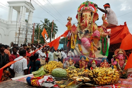 Hindistanda ənənəvi dini festivalda 13 nəfər ölüb