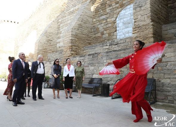 Leyla Əliyeva UNEC-də təşkil olunan distant Çin dili kurslarının təqdimatında - FOTO