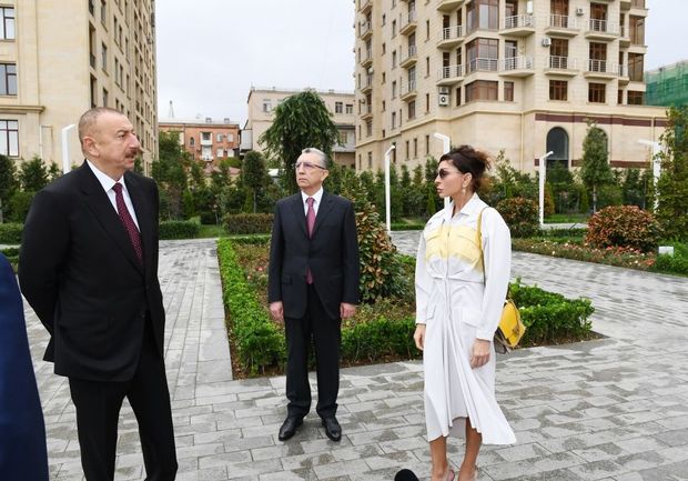 İlham Əliyev və xanımı yeni parkın açılışında – FOTO