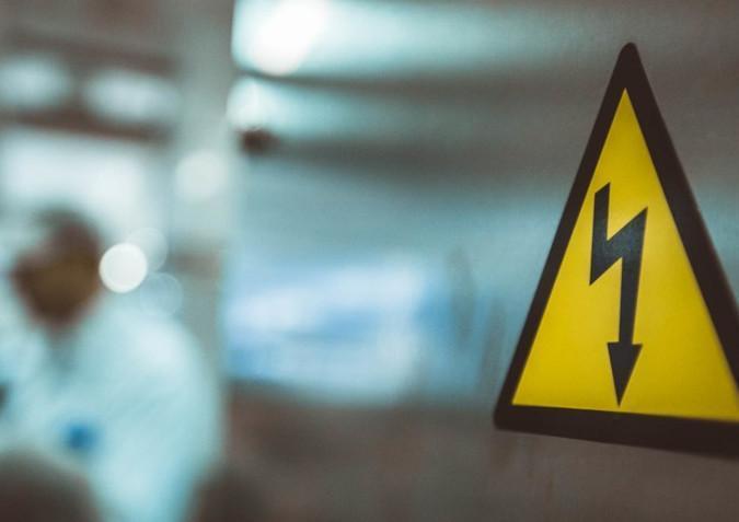 Qazaxda 57 yaşlı kişini elektrik cərəyanı vuraraq öldürüb