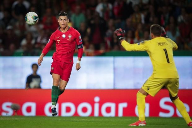Ronaldo 700-cü qolunu vurdu – VİDEO