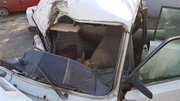Göyçayda maşın dirəyə çırpıldı, sürücü öldü, iki kənd işıqsız qaldı – FOTO