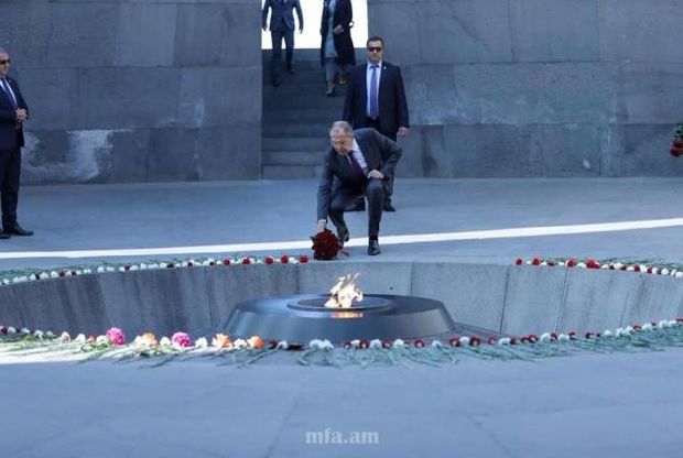 Lavrov Yerevandakı qondarma “erməni soyqırımı” abidəsini ziyarət etdi