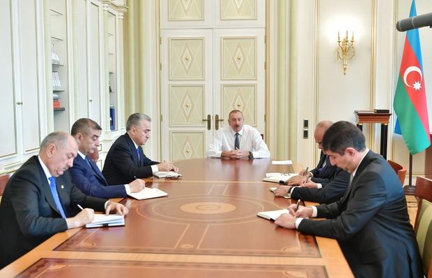 İlham Əliyev yeni təyin olunmuş icra başçıları ilə görüşdü – FOTO