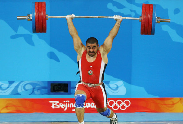 Nizami Paşayev 38 yaşında üçqat dünya çempionu oldu