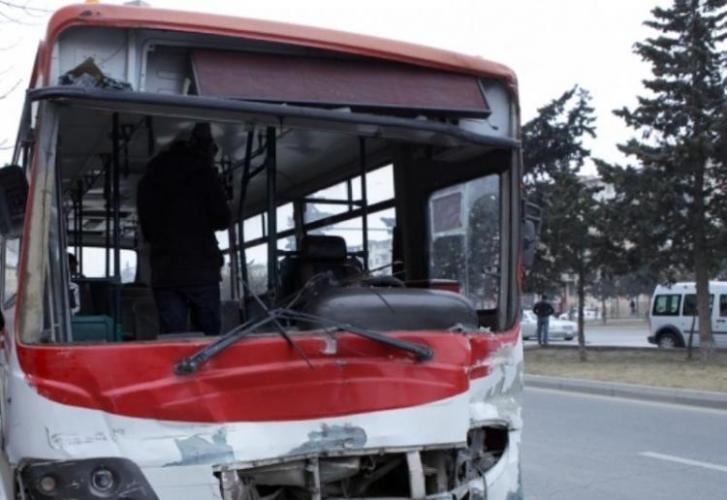 Bakıda marşrut avtobusu qəzaya uğrayıb, 6 nəfər yaralanıb