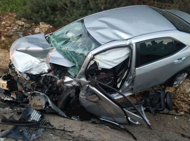 Azərbaycanda qadın sürücü avtomobili aşırdı: İki nəfər öldü