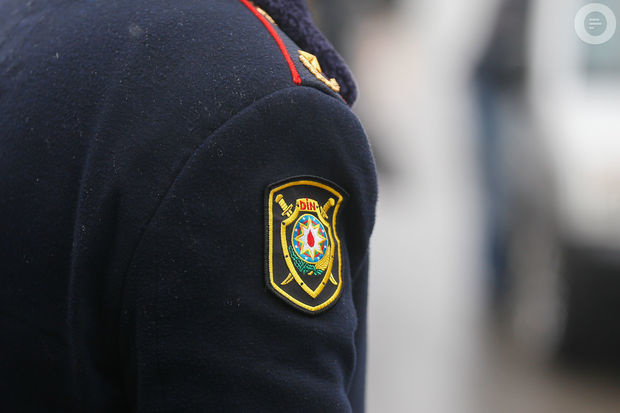 Polislər qaçqın və məcburi köçkünlərə bayram sovqatı aparıb