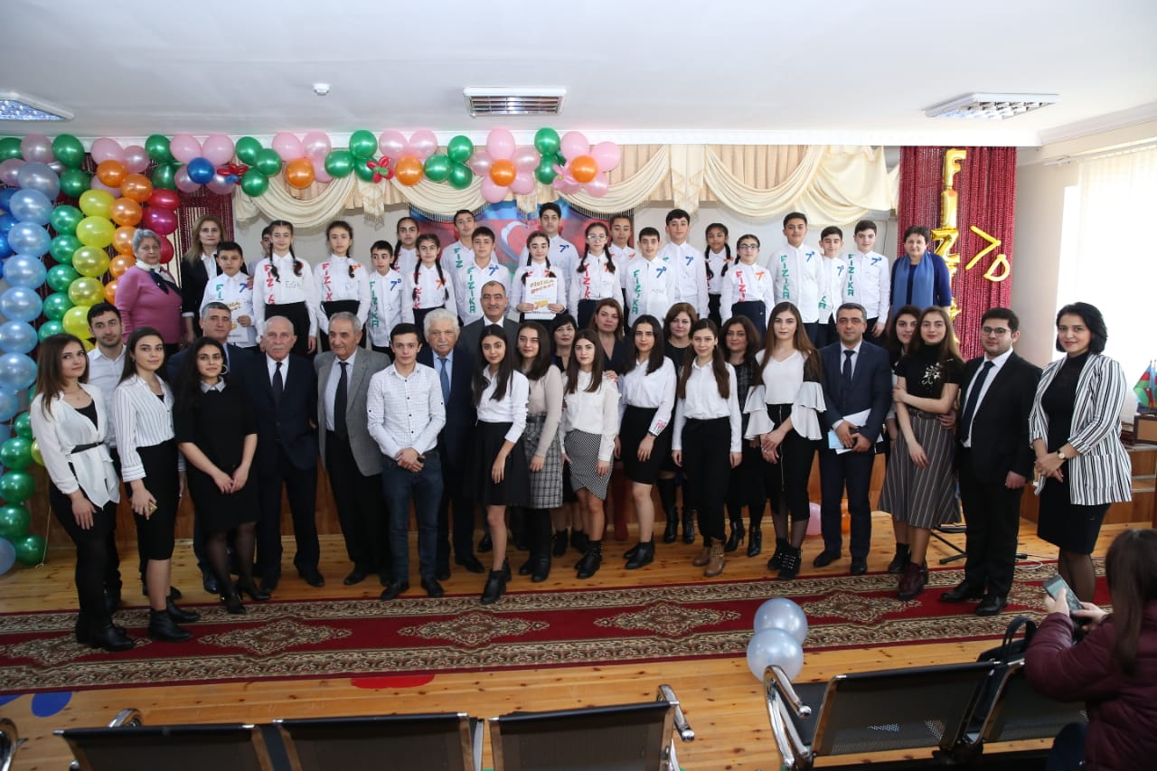 Fizika sevənlər 279 nömrəli məktəbdə görüşdülər – FOTOLAR