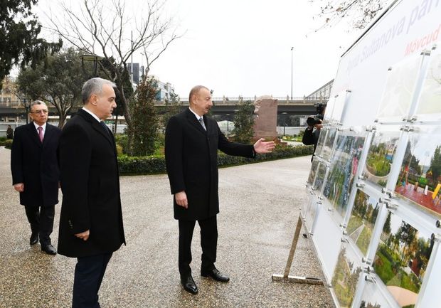 İlham Əliyev Bakının daha bir parkında aparılan yenidənqurma işləri ilə tanış oldu – YENİLƏNİB + FOTO