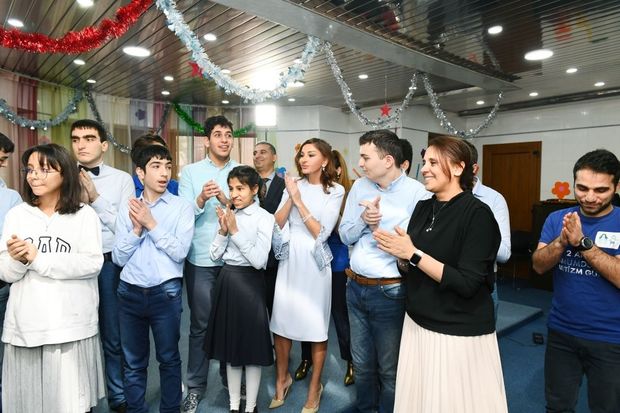 Mehriban Əliyeva autizm sindromlu uşaqlar üçün təşkil edilmiş şənlikdə iştirak edib – FOTO