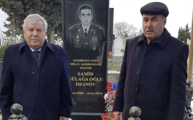 Sabir Rüstəmxanlı şəhid ailəsinə baş çəkdi