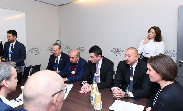 Prezident İlham Əliyev Dünya İqtisadi Forumu çərçivəsində keçirilən iclasda iştirak edib – FOTO
