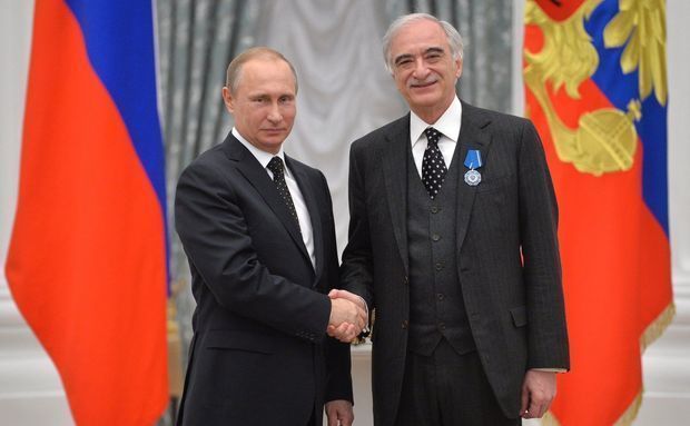 Putin Polad Bülbüloğlunu fəxri diplomla təltif etdi