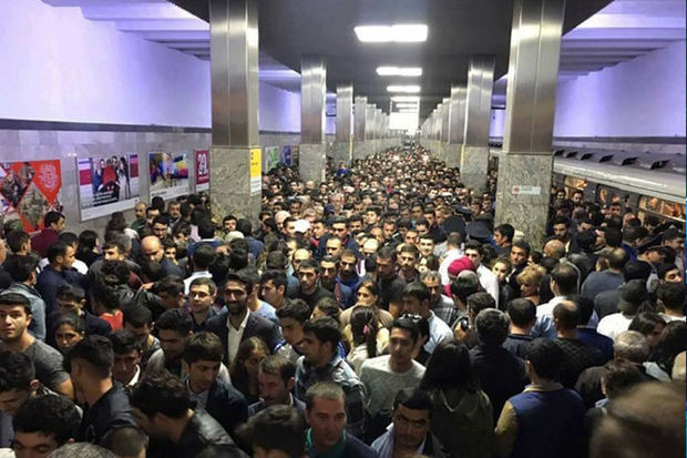 Bakıda metroda problem: Qatarlar tuneldə qaldı