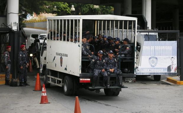 Həbsxanadan qaçmaq istəyən məhkumlar gülləbaran edildi: 46 ölü